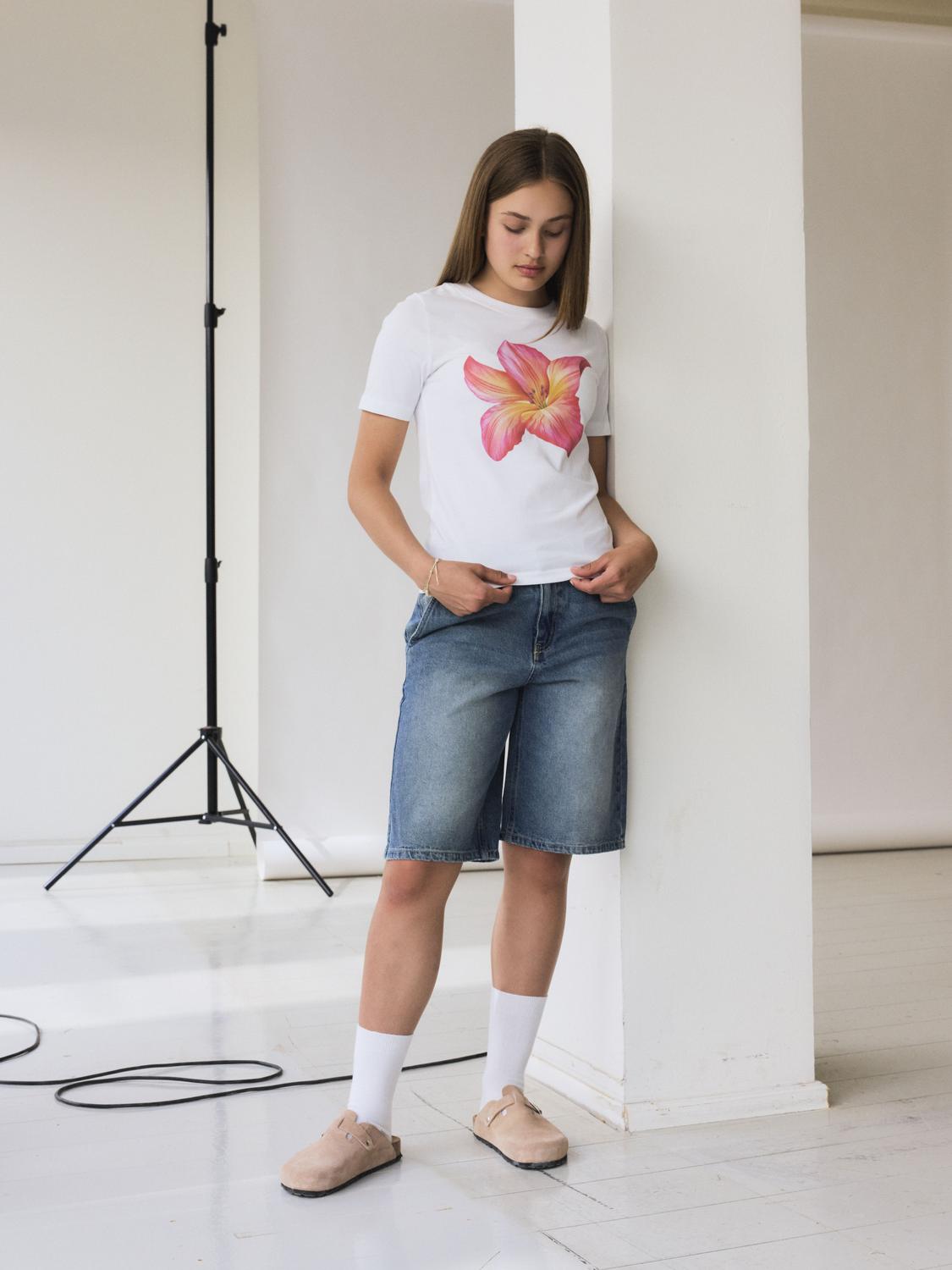 model_shot-creative